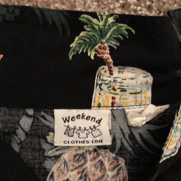 classic button down Hawaiian shirt - Picture 3 of 3